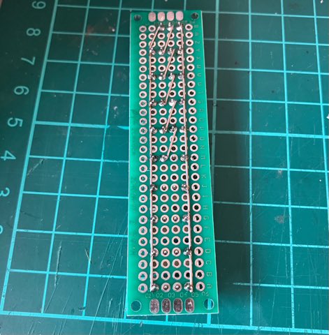 楽しい電子工作 …のはずがデイジーチェーンを逆に襷掛けしてた😂 やり直しw