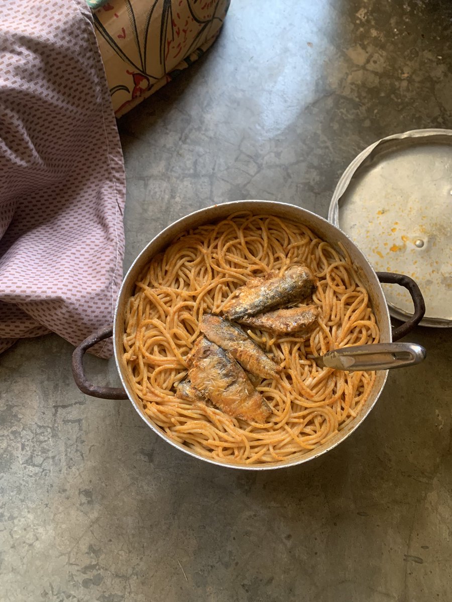 itsTseTse's tweet image. But I dey cook wetin no good oo!!!
Get in jhoor!!!