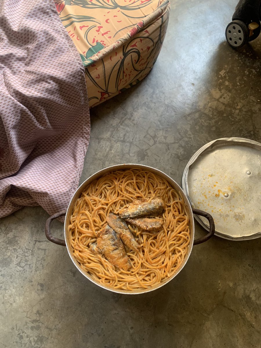 itsTseTse's tweet image. But I dey cook wetin no good oo!!!
Get in jhoor!!!