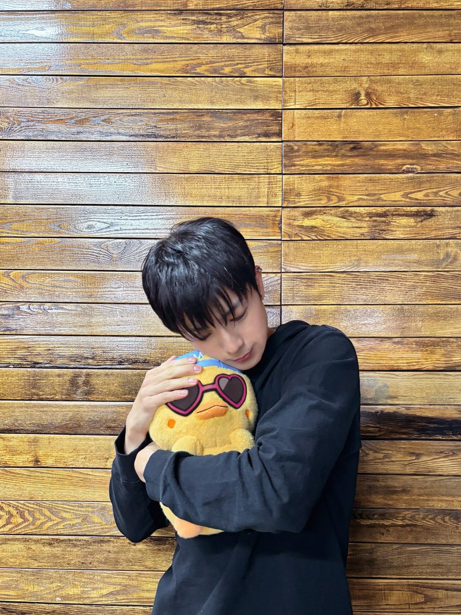 Pan. K、Koala Khun、Pi Young 
EMOTIONS SERIES MD 🐼🐨🐤

メンバーとの可愛い認証ショットも公開！📸
販売は本日1月31日(土)23:59まで！

📩詳細はこちらから
jypj-store.com/collections/2p…

#2PM
#EMOTIONS_SERIES
#Jun_K 
#NICHKHUN 
#WOOYOUNG