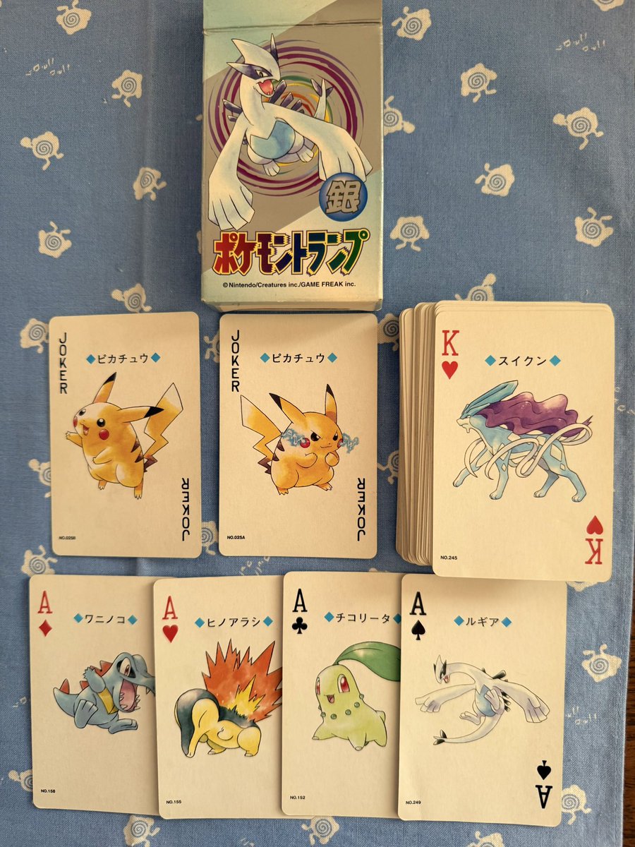 当時息子と遊んでたので両方とも新品ではないですが…。 中身のカードは