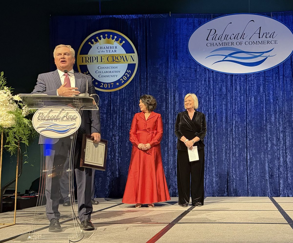 JamesComer's tweet image. Always enjoy the annual @PaducahChamber Banquet. 900+ Entrepreneurs, community activists, public educators, and local officials from the McCracken County area in attendance to advocate for West KY. #KY1