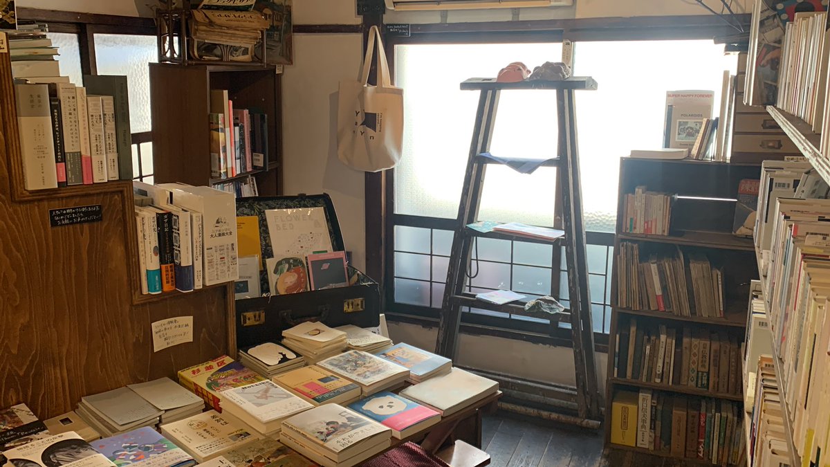 本日で高円寺での店舗営業は終了します。
20時までです。お顔を見せにだけでもご来店いただけるととても嬉しいです。
ぜひお待ちしております📕