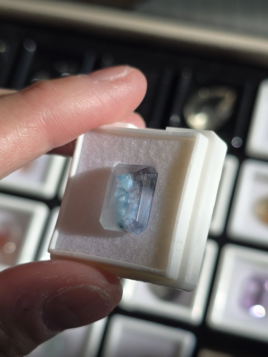 길랄라이트 인 쿼츠