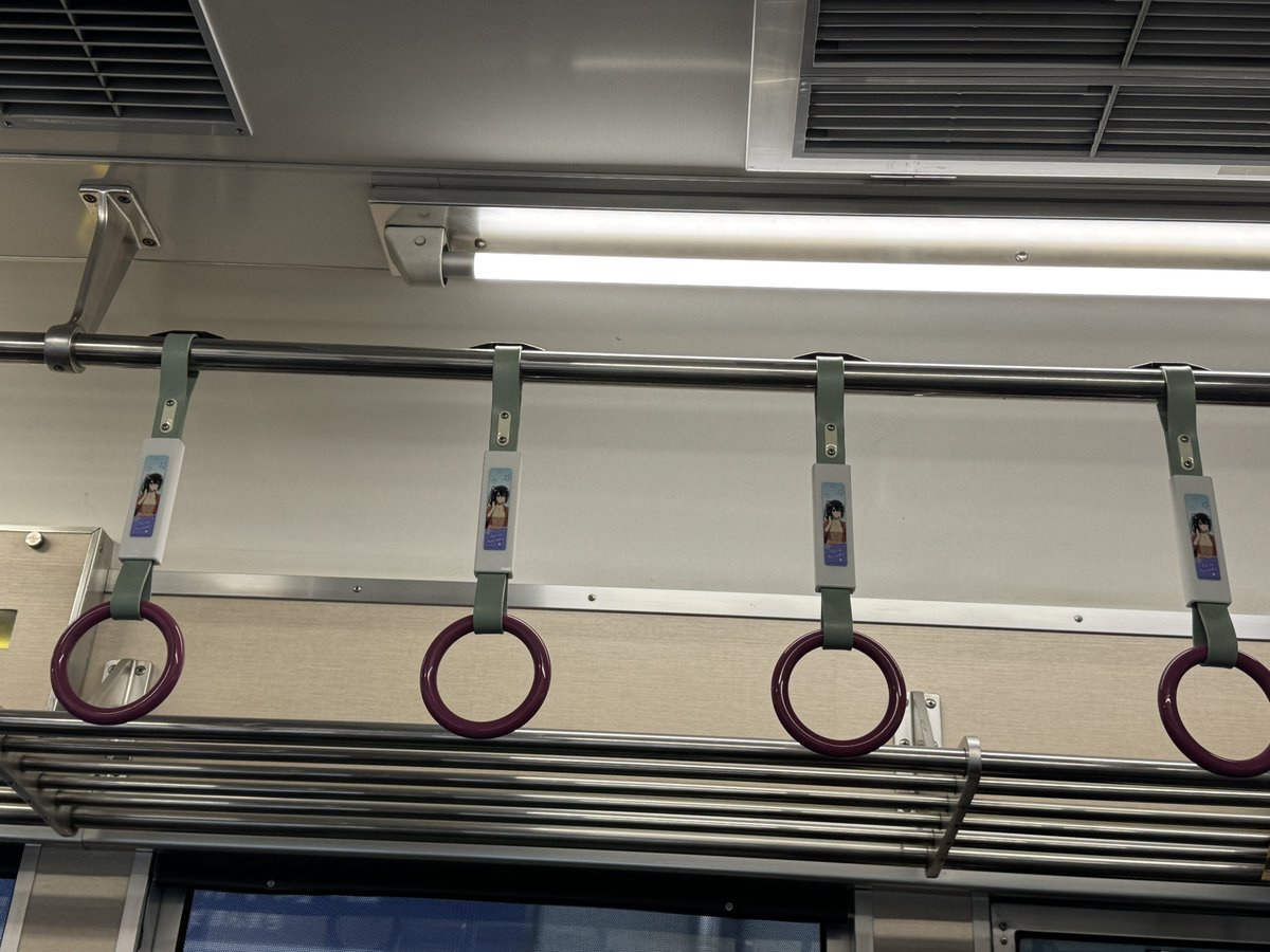 京阪電車響け！ユーフォニアムコラボ車両、初乗車〜 吊り革が麗奈に