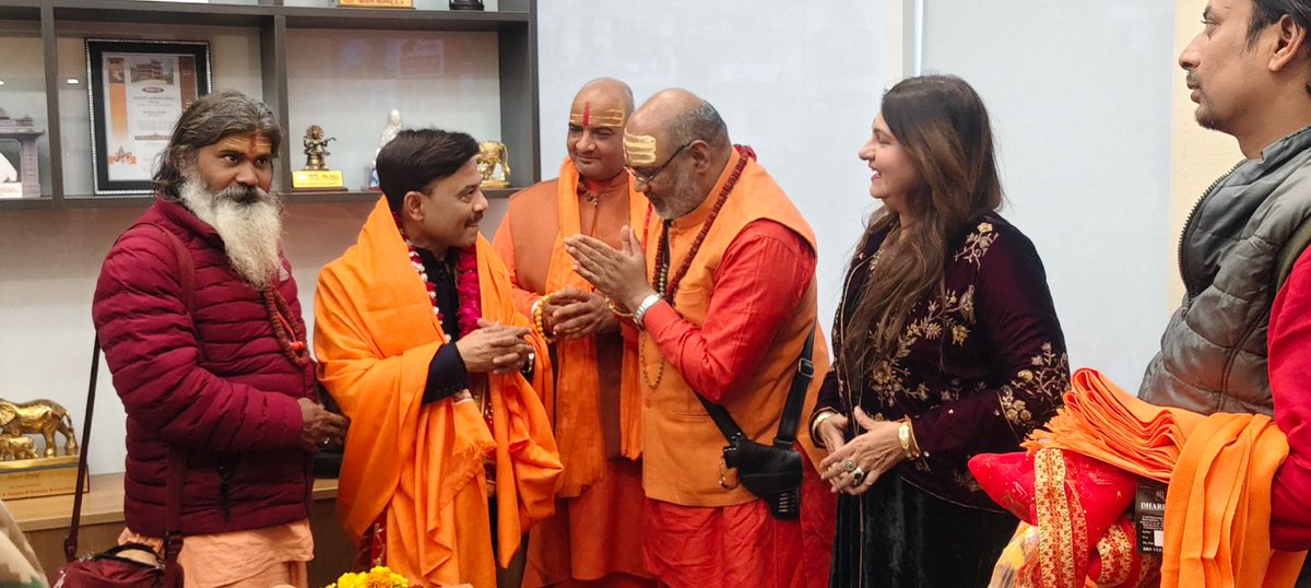 Aamitabh2's tweet photo. श्री पंच दशनाम जूना अखाड़ा के महामंडलेश्वर यति नरसिंहानंद महाराज शुक्रवार को अपने शिष्यों के साथ राष्ट्रवाणी के मुख्यालय आये --- उनके साथ धर्म चर्चा सुखद रही ---@rashtravaaniIND https://t.co/r9A0ldqhF0