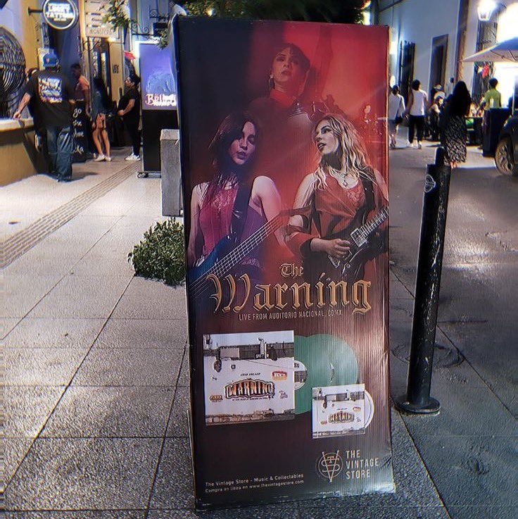 ⠀⠀⠀⇥ January 30th, 2026

ronibennett posted: Got dressed up and went to a premiere. ✨ So proud. ❤️