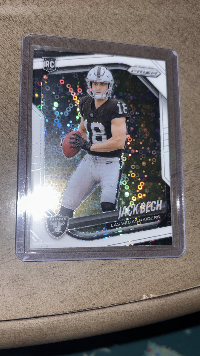 #Giveaway #TheHobby

Jack Bech rookie - 2025 Prizm white disco! 

Great looking cards!

Like for an entry and RT for another (must follow so we can DM for shipping). 
Random winner will be drawn in a couple days.