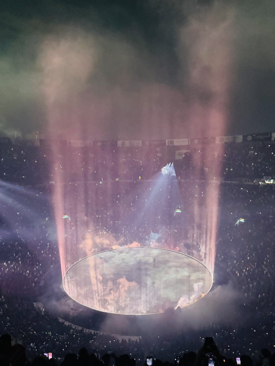 El licenciado Oeste no conforme con sí presentarse, cocinó.