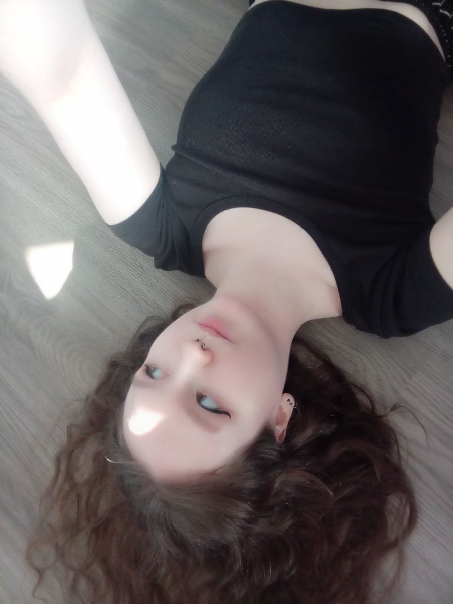 SlightlytTo's tweet photo. А че каво, че как, тут чета происходит? https://t.co/hL11uEhIOe