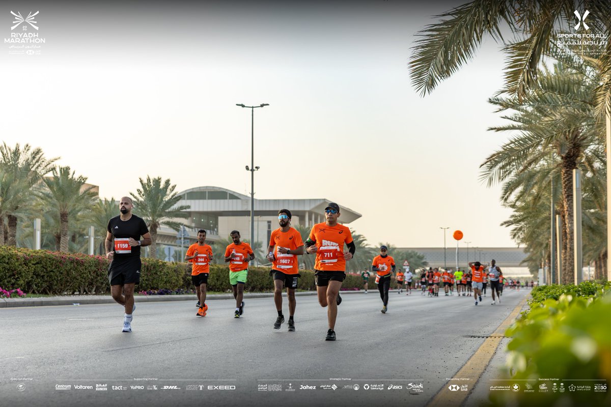 كل عدّاء يكــــتب بخطوته؛ قصة عنوانها الشغف والإرادة في مسار 42 كم في #ماراثون_الرياض 💪🏁