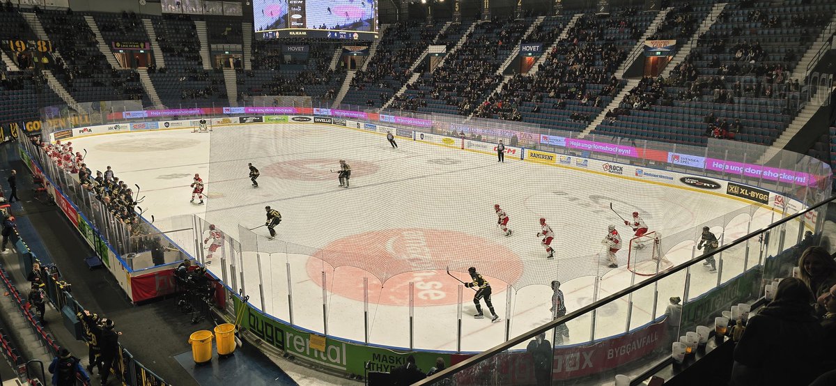 AIK 4:3 Almtuna IS.  🇸🇪 ice 🏒  A change of scenery on a business trip to Stockholm. No ⚽️ so a 🍔 &amp; some 🍻 and my first ice hockey game in 16 years.  The game was played at the charming Hovet arena. VIP tickets for €40 giving you access to a terrace behind the goal &amp; a bar.