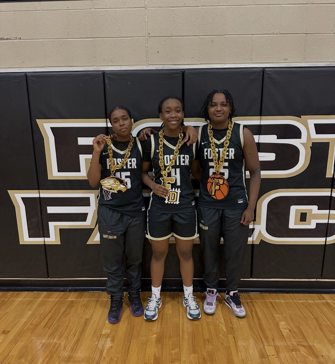 FosterWbball's tweet photo. Tonight we showed heart, toughness, &amp;  grit. A defensive win that was earned, not given. The job isn’t finished, more work to be done.
🏀 K. Matthews | Offensive Player
🔒 K. Thomas | Defensive Player
⚡ J. Thomas | Game Changer
#PTN  @FHSABC_TX @AthleticsFoster @StatScinta https://t.co/u0CJNL2RZs