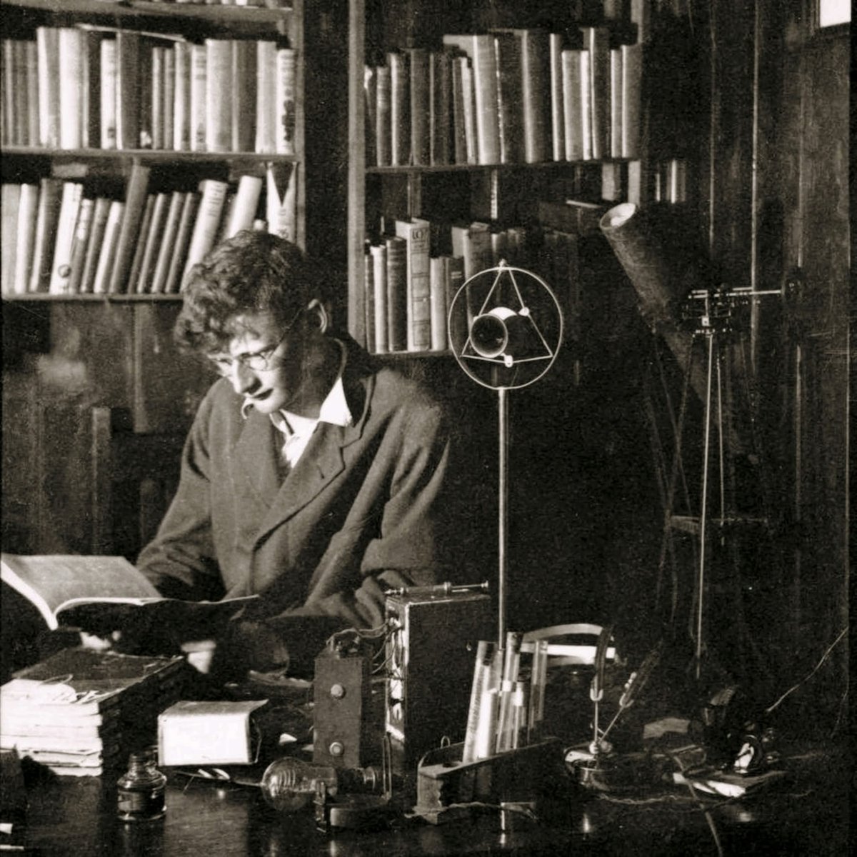 Prof. Carl Sagan tweet media