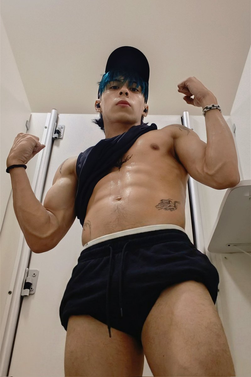 KevinKayoX's tweet photo. Depois da academia fico suadinho 💦 https://t.co/8nDdkuAquS