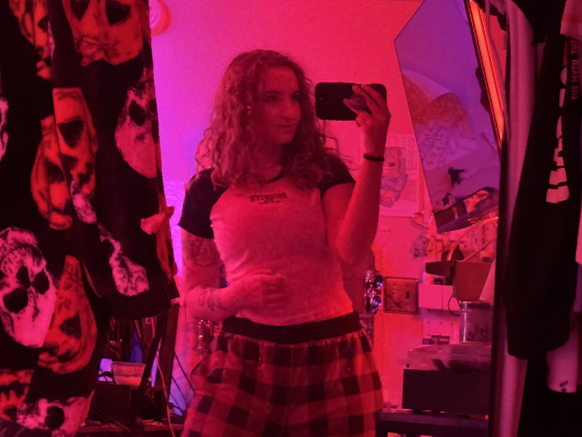 MoreMaezes tweet media