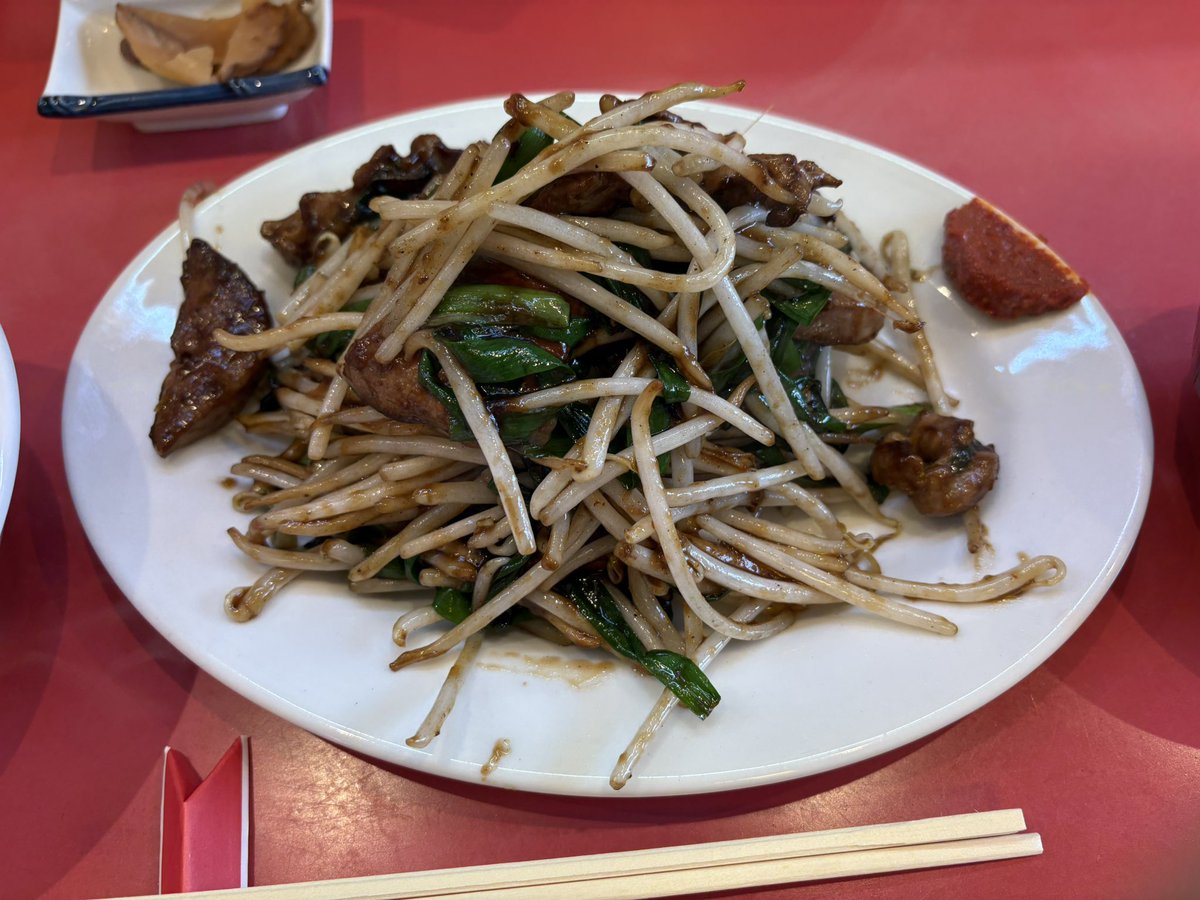 人生で食べたレバニラでダントツ一番美味しかった。。
6:30起きで整理券取りに行って良かった！

#レバニラや金太郎