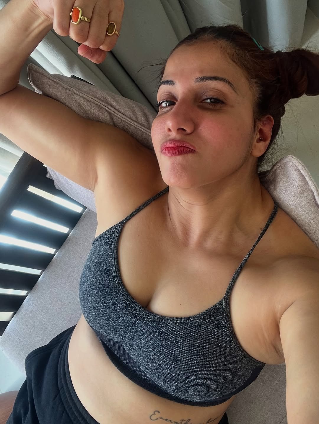 G_99UOUbAAA2AzL?format=jpg&name=large