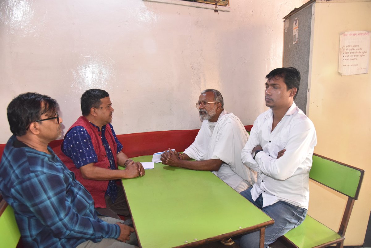 ମହାନଦୀ ବଂଚାଓ ଆନ୍ଦୋଳନ ପାଇଁ ଛତିଶଗଡ଼ ରେ ବଳ ଗୋଟାଇବା ପାଇଁ ପ୍ରୟାସ l
ସରାଙ୍ଗଗଡ଼ ର ବିଶିଷ୍ଟ ପରିବେଶବିତ ତଥା ସାରଙ୍ଗଗଡ ରାଜପରିବାର ର ଦାୟାଦ ଡ଼ ପରିବେଶ ମିଶ୍ର, ରାୟଗଡ଼ ର ବିଶିଷ୍ଟ ସାମାଜିକ କର୍ମୀ ରାଧେଶ୍ୟାମ ଶର୍ମା, ରାଜେଶ ତ୍ରିପାଠୀ, ଚନ୍ଦ୍ରପୁର ର ବିଶିଷ୍ଟ ଶିଳ୍ପପତି ତଥା ସମାଜସେବୀ ଜଗନ୍ନାଥ ଶର୍ମା, ମହିମା ମହାବିଦ୍ୟାଳୟ ର