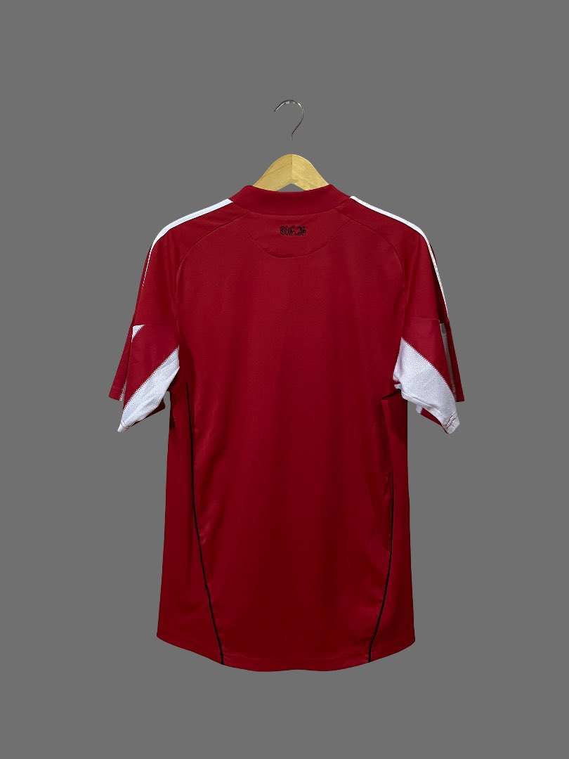 #jersey4sale 

Munchen Home 10/11
Size S (70x50)
Sponsor remake
tulisan BM dibelakang peeloff bersih
- jahitan bawah ada yang kebuka

500.000