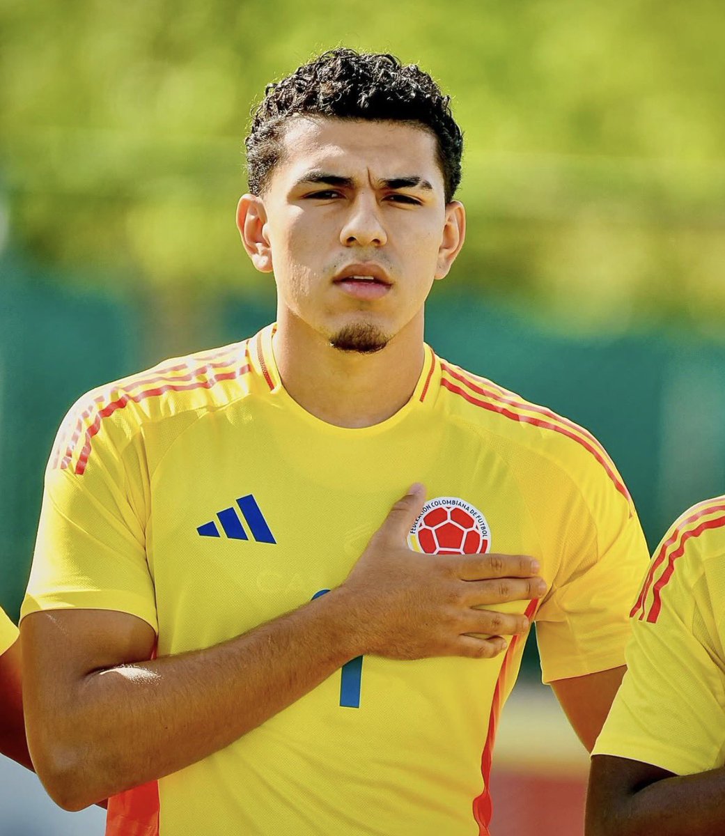 PSierraR's tweet image. 🚨 Emilio Aristizabal (20) estuvo muy cerca de cerrar su llegada a #Vitoria, era prioridad para su círculo. Estaba cerrada la operación verbalmente, pero agentes externos dañaron su traspaso a Brasil. Ahora con #AtléticoNacional analizan otras ofertas y esperan definir pronto