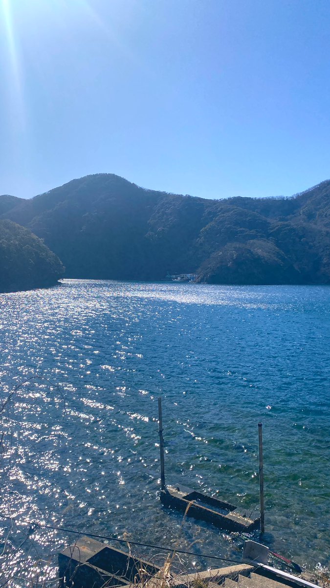 shokotsushima's tweet photo. 鳥居越しに見える青い海✨
峰湾
白岳神社⛩ https://t.co/wGT2LXKJLZ