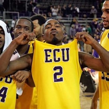 tweetingclip's tweet photo. hey @SdotHinnant @JL_Swish5 @shottdocc1 . they are letting everybody play these days. need y'all old heads to sign some paperwork and get in game shape by March. ECU only has 6 wins and we need y'all ASAP. see y'all in Minges soon. https://t.co/UOUWyqdLj0