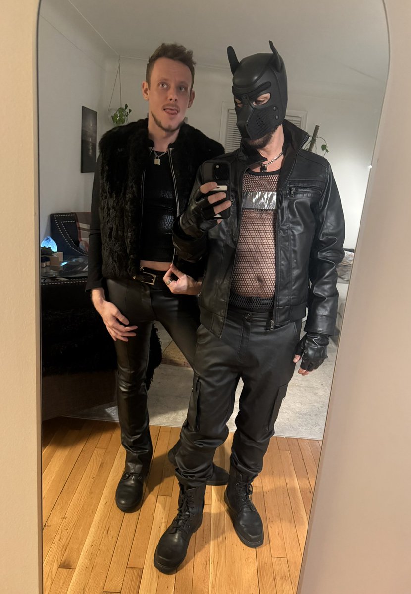 KitXDetroit's tweet photo. Will’s Locker room Pup party. Alpha Kit and Pup Leo will be sniffing around. @LeoXDetroit https://t.co/SZXhj2Pwo8