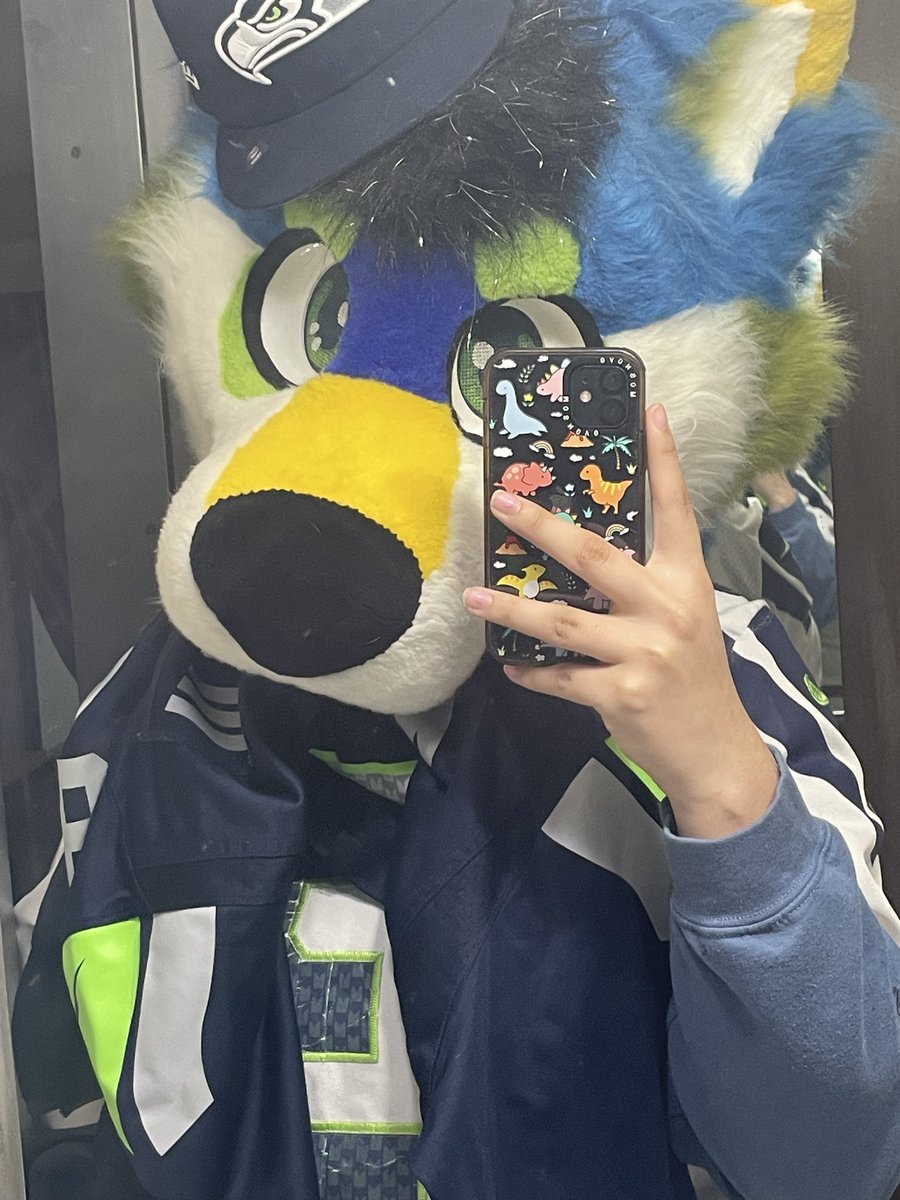 It’s #FursuitFriday &amp; my hawks are in the super bowl. 😮‍💨