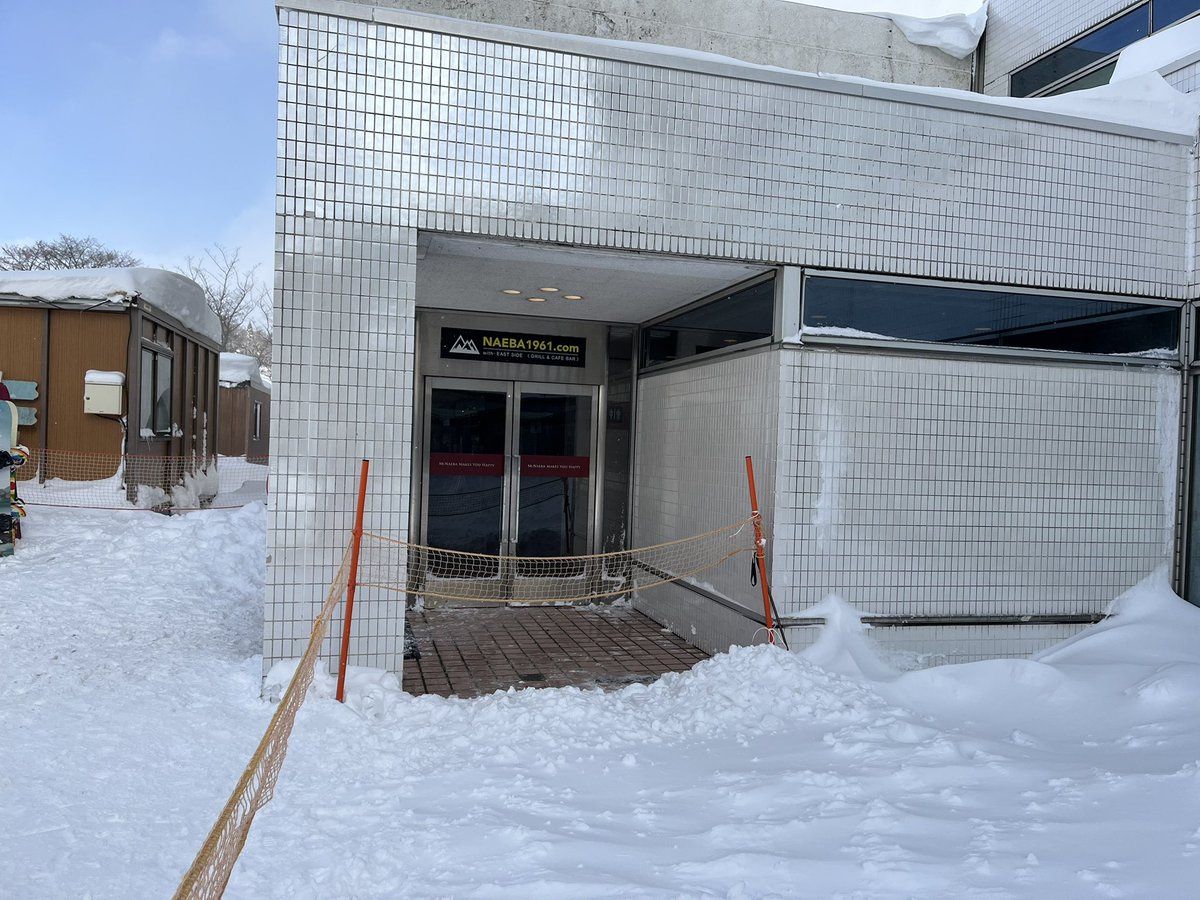 flipperssnow101's tweet photo. 苗場5高前のトイレ出入り口のところにHESTRAのグローブ両手落ちてましたので届けてあります
#苗場
#落とし物
#HESTRA https://t.co/2nGunKGXi6