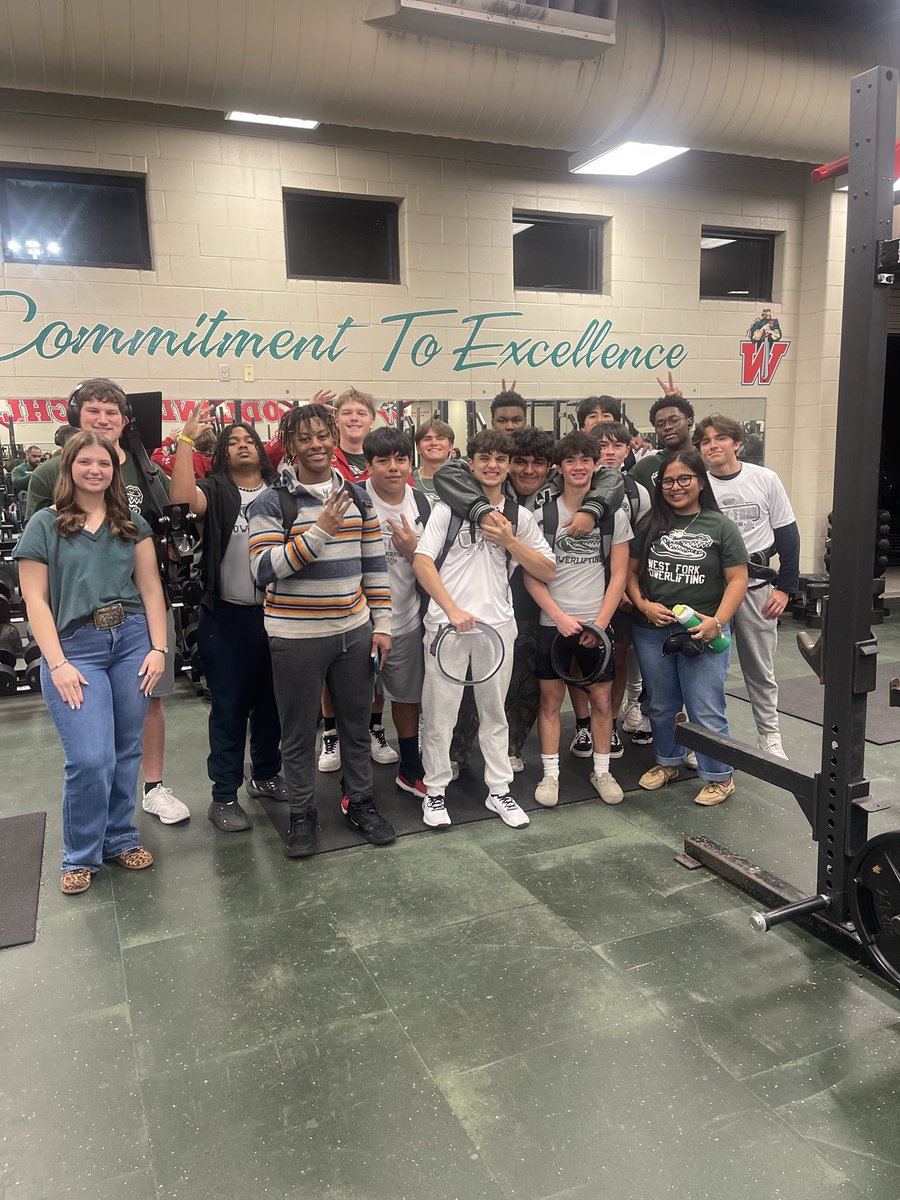 Solid lifts and PR’s everywhere tonight !! 

Good job boys !