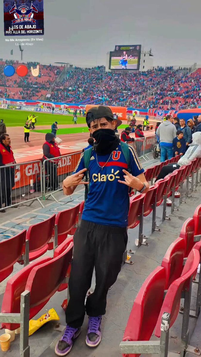 ignv_2702's tweet image. Este sujeto sería parte de los “hinchas” que quemaron butacas en galería sur, hagan algo!!! @aldo_marin @CokeHevia @joseantoniokast