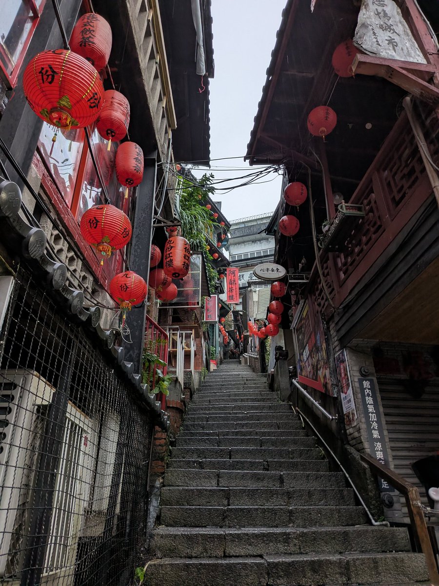 evo4580's tweet photo. Amei Tea House （阿妹茶樓）, said to be the inspiration for Spirited Away（千と千尋の神隠し）and Jiufen Old Street（九份老街） https://t.co/pytGCtvXv1