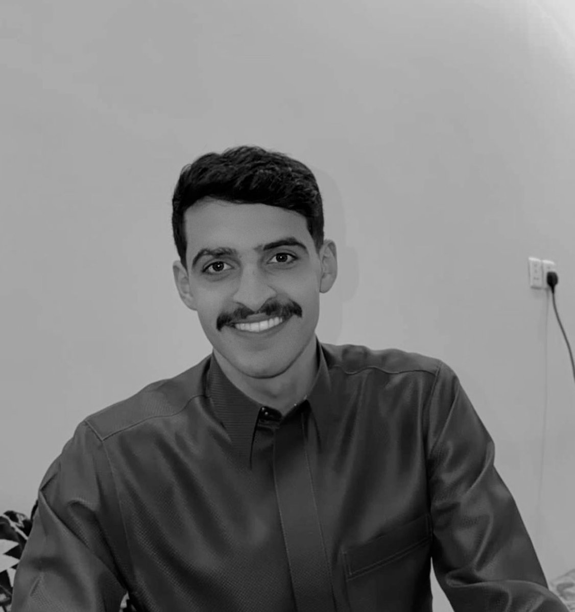 #عبدالعزيز_الحارثي
اليا حضر يغني عن الكل وينوب 
وان غاب ما كلن يسد بمحله 
🤎✨🤎✨