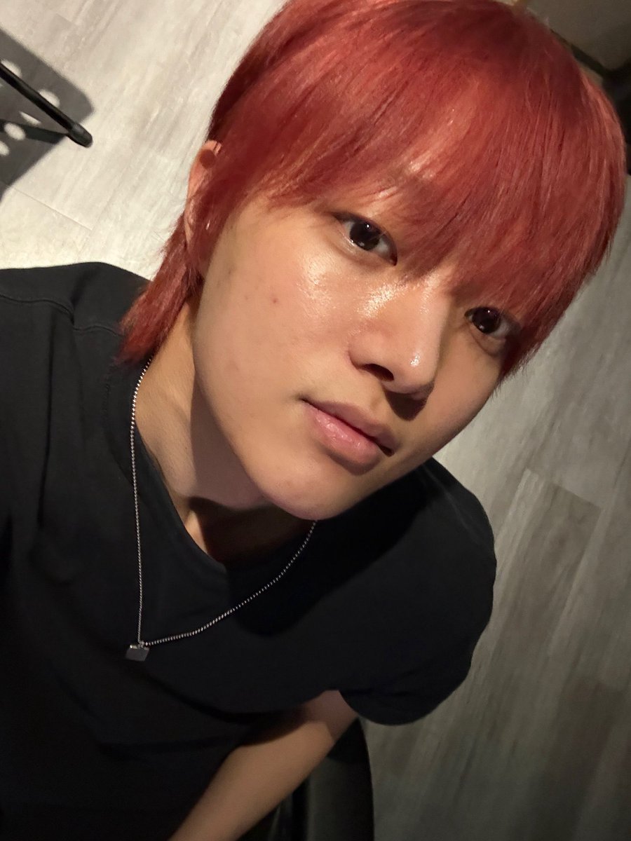 i want to put this photo in a heart locket he is so gorgeous omg