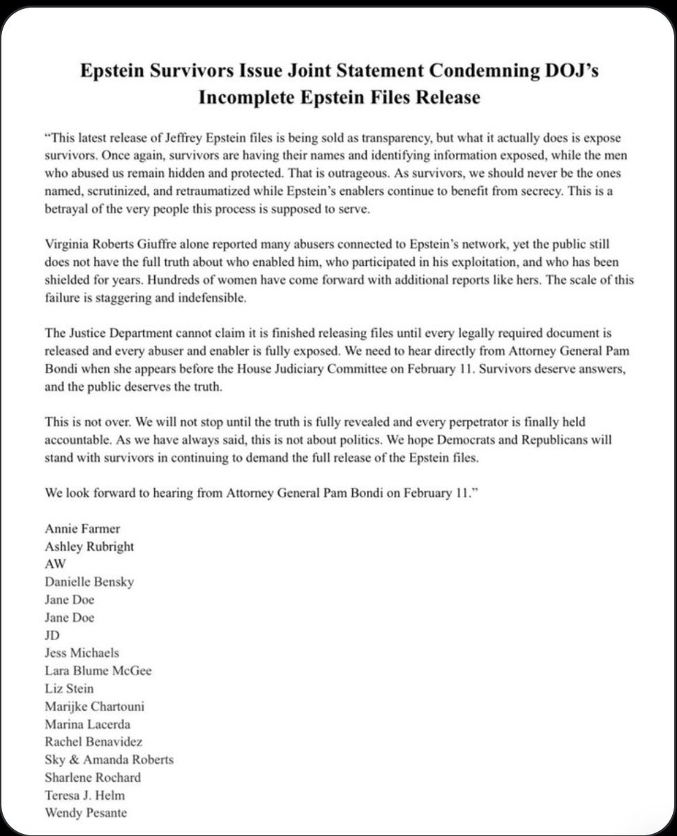 NUEVO: Los sobrevivientes de Epstein están condenando al Departamento de Justicia por publicar un volcado parcial de archivos de Epstein y luego eliminar silenciosamente los documentos horas después.

Los sobrevivientes esperaron décadas por transparencia.

Lo que obtuvieron