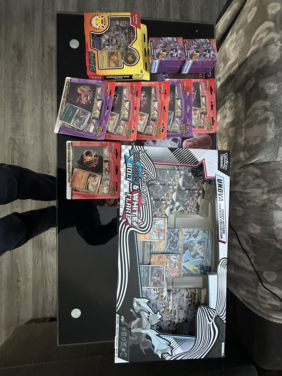 miranda_davis_'s tweet photo. Release dayyyy hits in comments minus bundles I haven't opened those yet. https://t.co/YXei6ek8IC