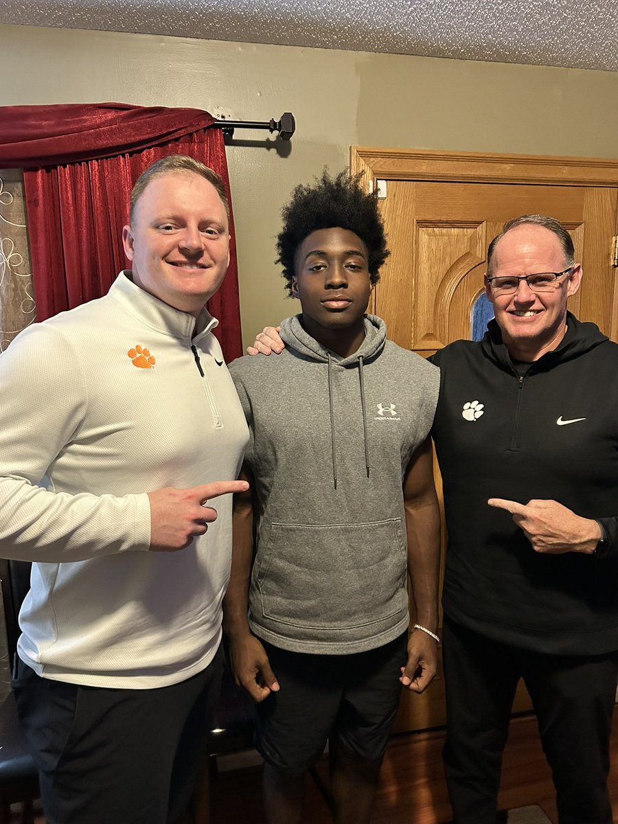 Emerson “Em” Lewis tweet media