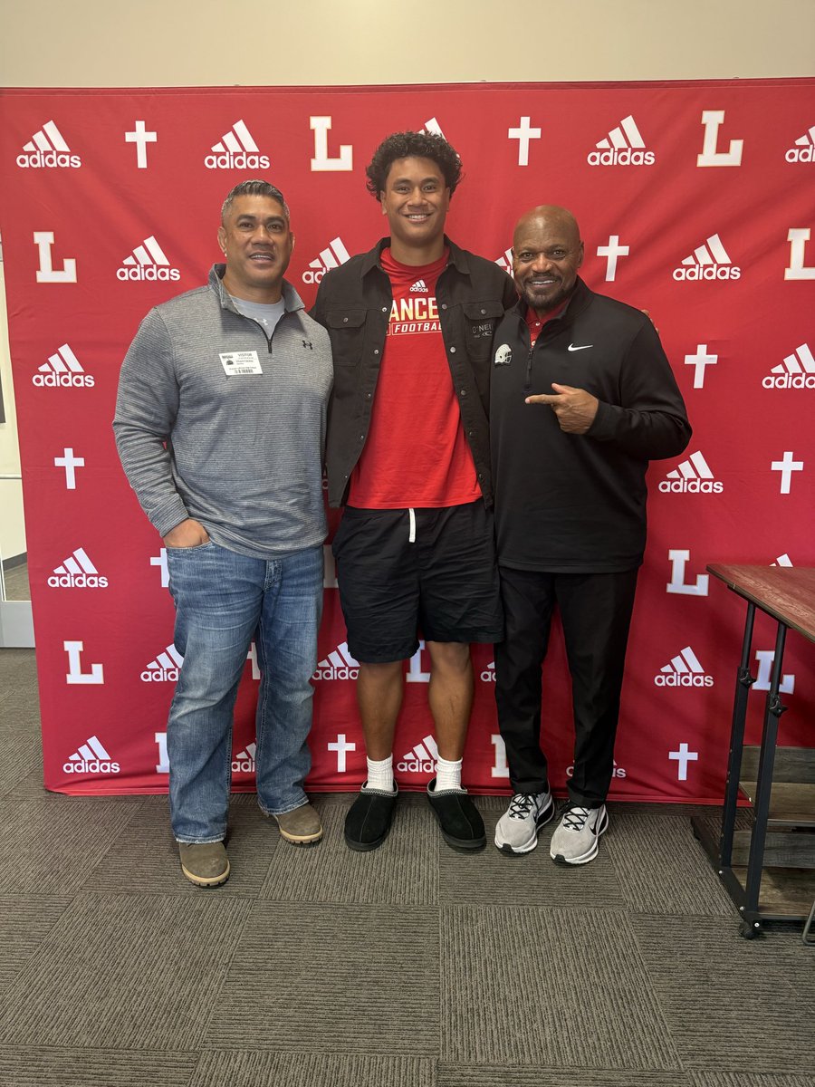 Thank you Coach Johnson <a href="/R2X_Rushmen1/">Larry A. Johnson</a> for stopping by today and visiting with me and my pops! Appreciate the love! #Buckeyes

<a href="/OhioStateFB/">Ohio State Football</a> <a href="/GregBiggins/">Greg Biggins</a> <a href="/BrandonHuffman/">Brandon Huffman</a> <a href="/adamgorney/">Adam Gorney</a> <a href="/TheUCReport/">Billy Tucker</a> <a href="/ChadSimmons_/">ChadSimmons</a> <a href="/SWiltfong_/">Steve Wiltfong</a> <a href="/TomLoy247/">Tom Loy</a> <a href="/BlairAngulo/">Blair Angulo</a>