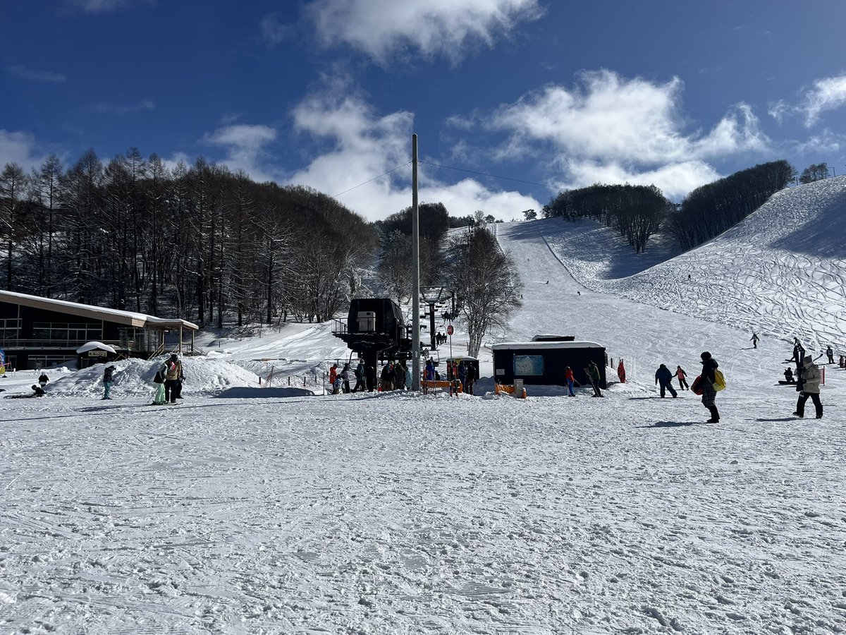 NinjaSnowLand's tweet photo. 最高の☀️天気と最高のゲレンデ状態です‼️リフト待ちもほとんどありません。
皆様のご来場お待ちしております！ https://t.co/WVjzkebAEQ