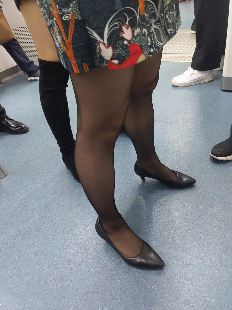 背双肩包的黑丝连衣裙OL #丝袜 #街拍 （所有街拍视频均为原创，更多预览见 t.me/poopootooo，或者直接联系qq412371385，进svip群享原创4k视频，不免费）