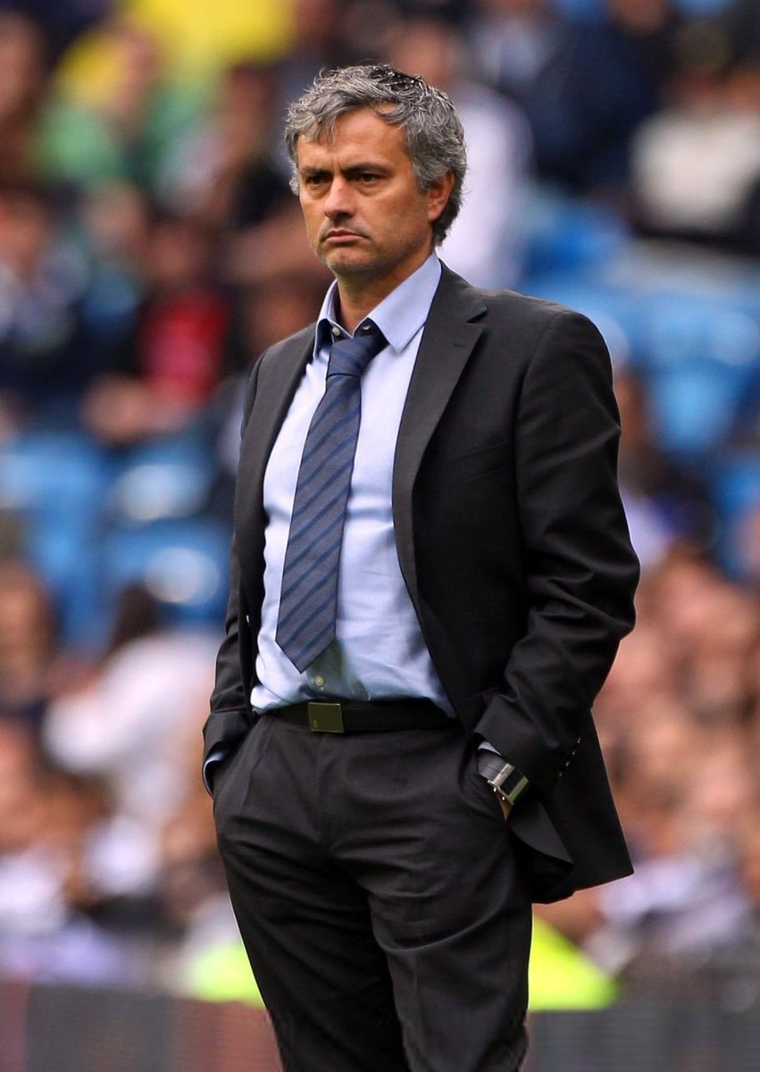 🚨 CHTV | مؤتمر جوزيه مورينيو الشهير مع ريال مدريد، عندما سُئل: دوري واحد، وكأسان ملك، وكأس سوبر واحد، هل تعتقد أنك حققت النجاح كمدرب لريال مدريد خلال ثلاث سنوات؟

جوزيه مورينيو : عندما يُقيم عملي، يُقيم دائما بناءً على الألقاب التي حققتها.

اللوم يقع عليّ بالكامل، لأنني فزت