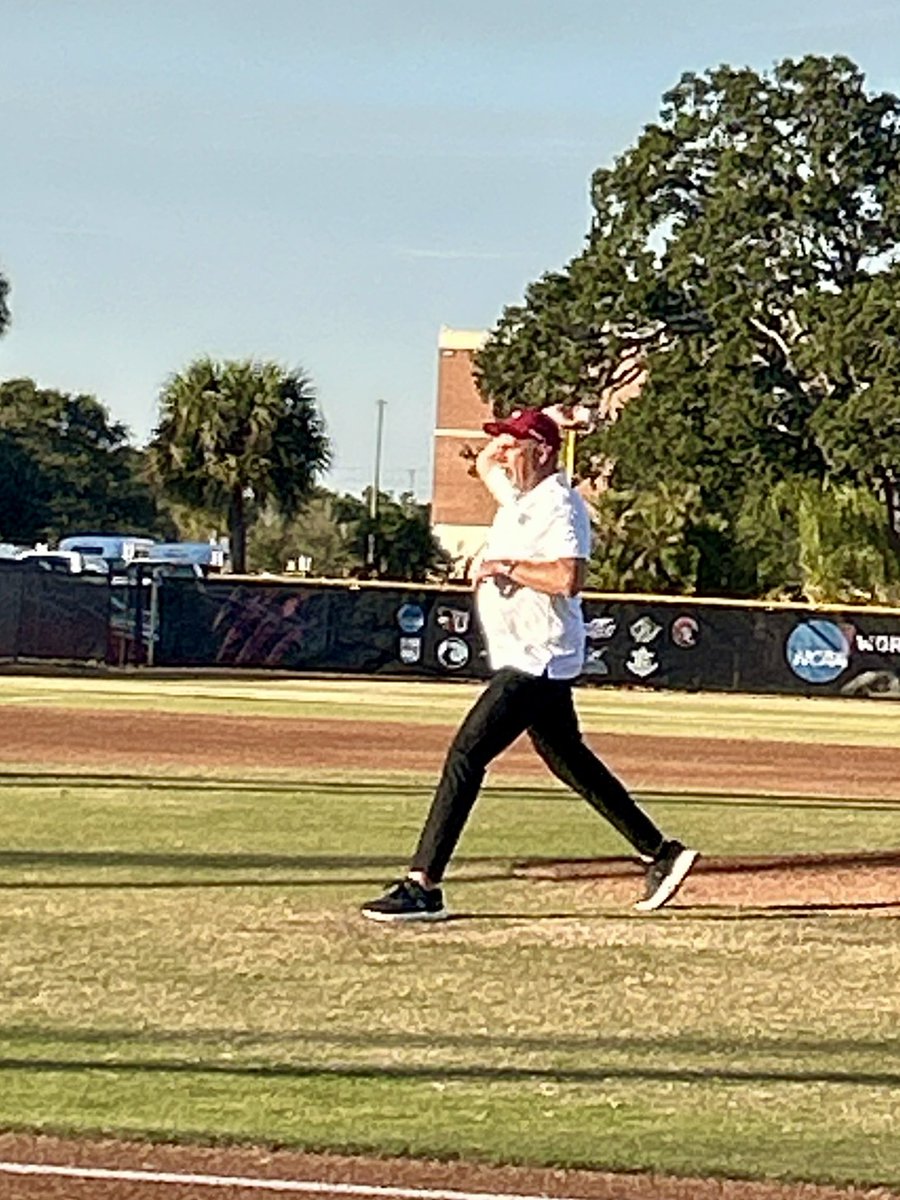 Honored to throw out the ceremonial first pitch tonight at <a href="/FloridaTechBB/">Florida Tech Baseball</a> tonight! Perfect end to a very productive week <a href="/FloridaTechMBB/">Florida Tech Men's Hoops</a>