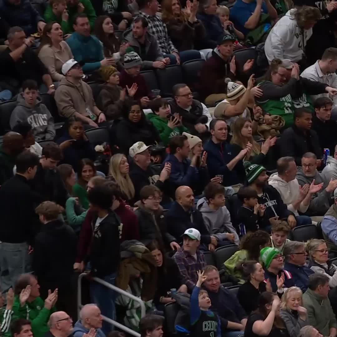 Payton is up to a season-high 20 first-half points (and counting) 👀