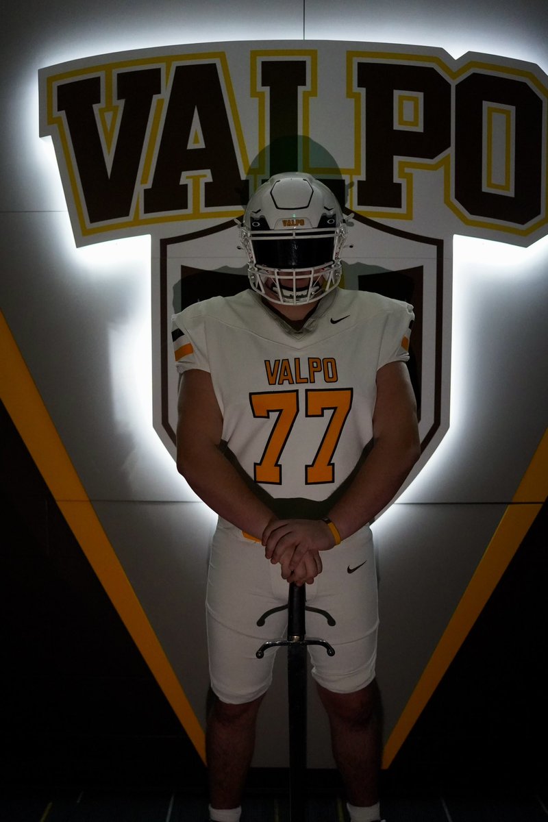 T_Nevious77's tweet photo. After a great visit and talk with @CoachWaddle I’m blessed to receive an offer from Valparaiso University! https://t.co/ECnJyMQyxz