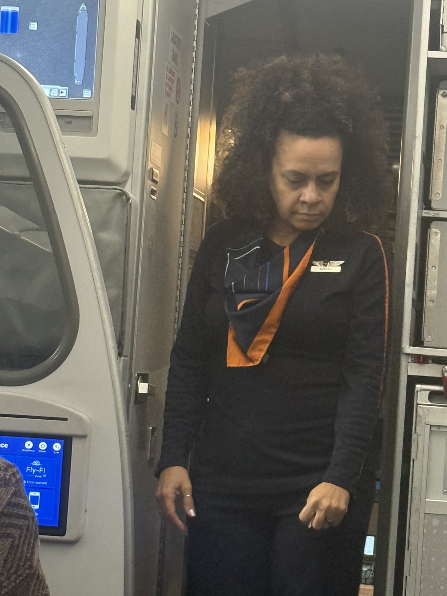the_jimmer's tweet photo. JetBlue 1348 from San Juan to DCA on 1/30/26 already delayed over 3 hours. Finally boarded, now the Captain and the maintenance crew are arguing on the cockpit over a maintenance issue. Not good. I’m done with @JetBlue ! https://t.co/JtQ6gflguG