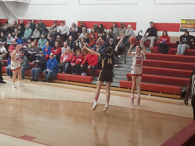 ShelbyCoRIV's tweet photo. Lady Birds pick up the conference win 44-40 over Highland. https://t.co/C08wDOEMSY