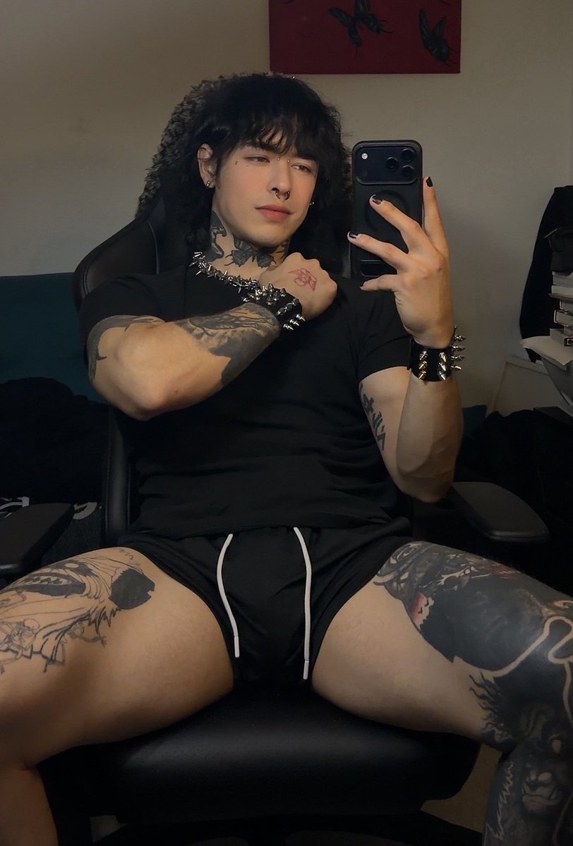 bragoxx0's tweet image. Lord of the Flies and RE type of night 🎮