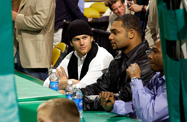 iinangelo's tweet image. My favorite genre of pictures growing up was when Bruins, Patriots, and Red Sox players sat court side at the Celtics game.

Seeing Christian Gonzalez, Pop Douglas, and Kyle Williams there tonight makes me happy to see the tradition continued