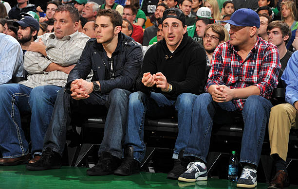 iinangelo's tweet image. My favorite genre of pictures growing up was when Bruins, Patriots, and Red Sox players sat court side at the Celtics game.

Seeing Christian Gonzalez, Pop Douglas, and Kyle Williams there tonight makes me happy to see the tradition continued